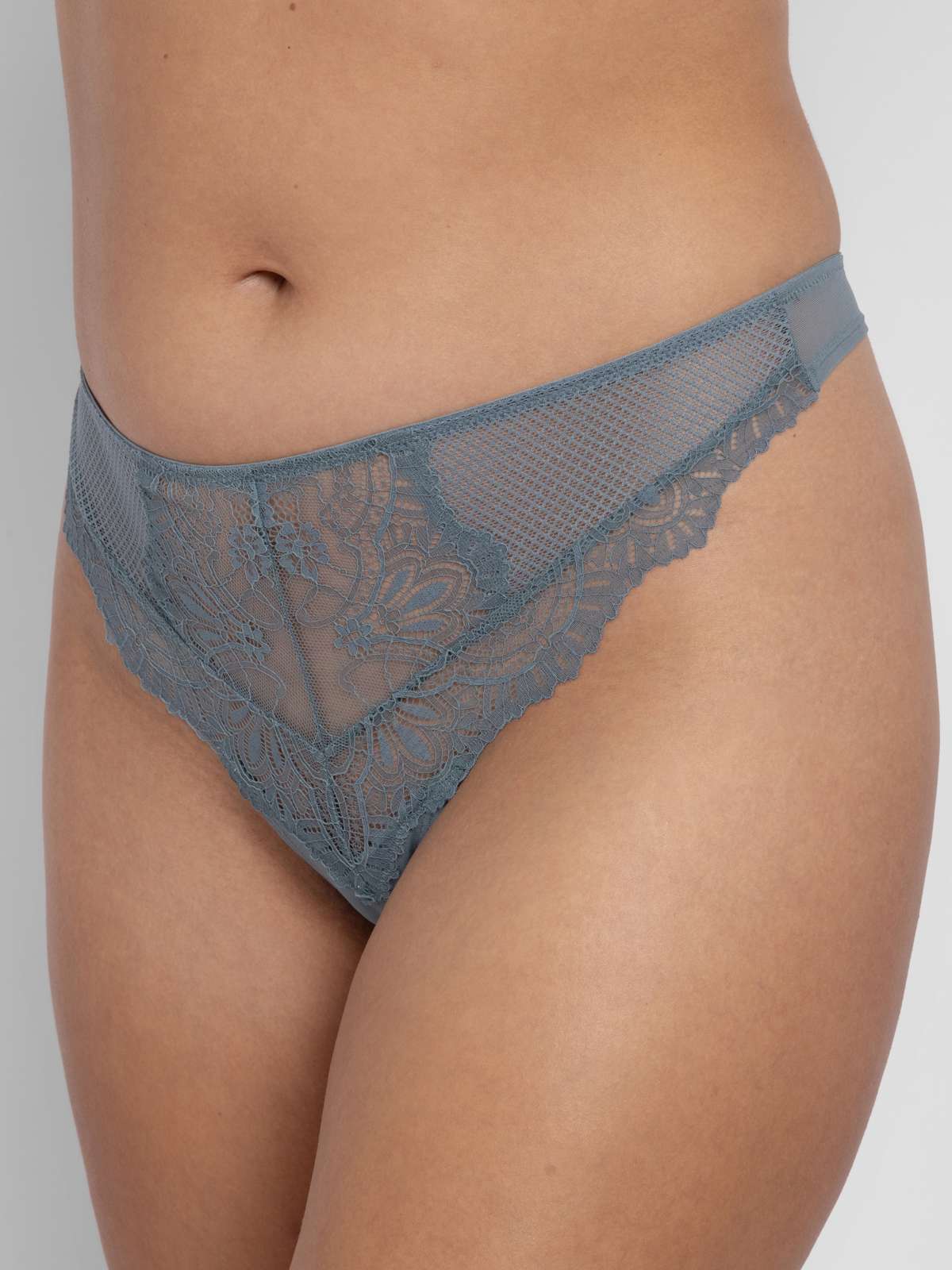 Cassandra Thong